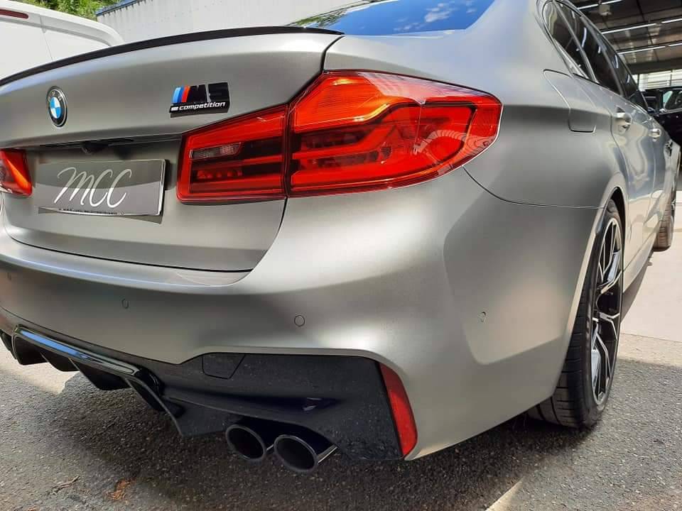  Protección cerámica en un BMW M5 COMPETITION gris mate en Annecy