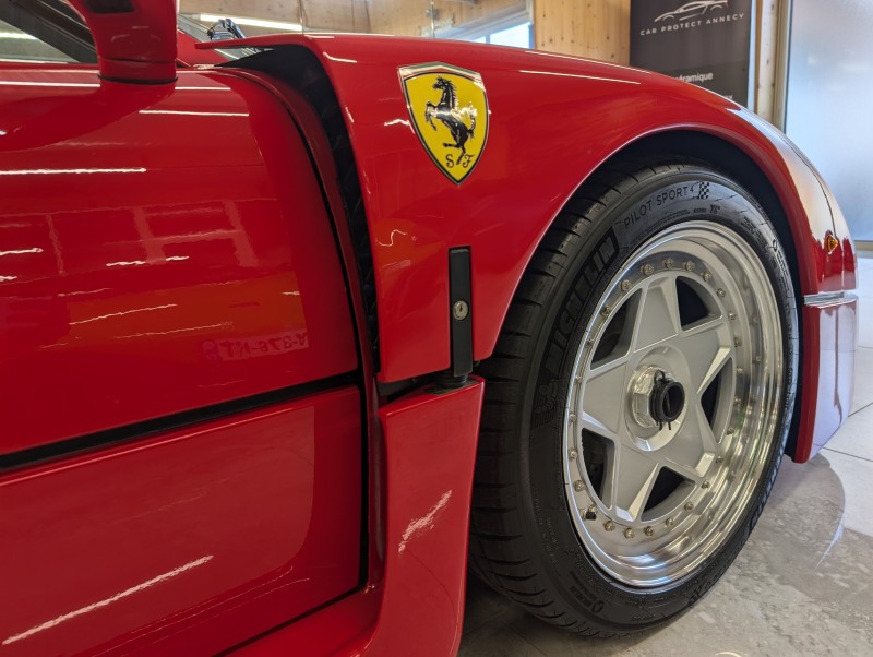 traitement ceramique ferrari f40 Gtechniq près d'Annecy en Haute-Savoie