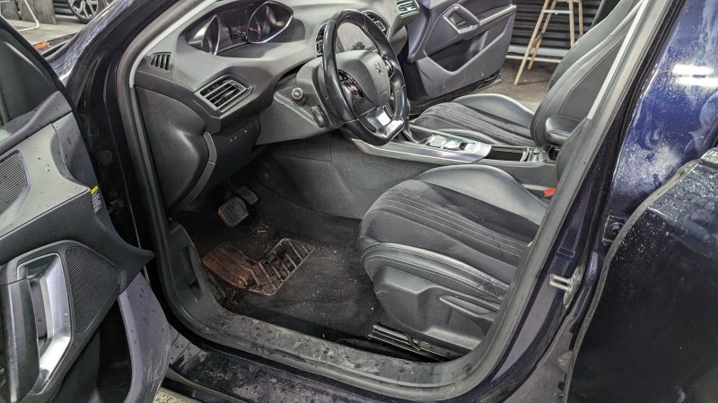 Peugeot 308 - Nettoyage complet intérieur et extérieur près d'Argonay en Haute Savoie