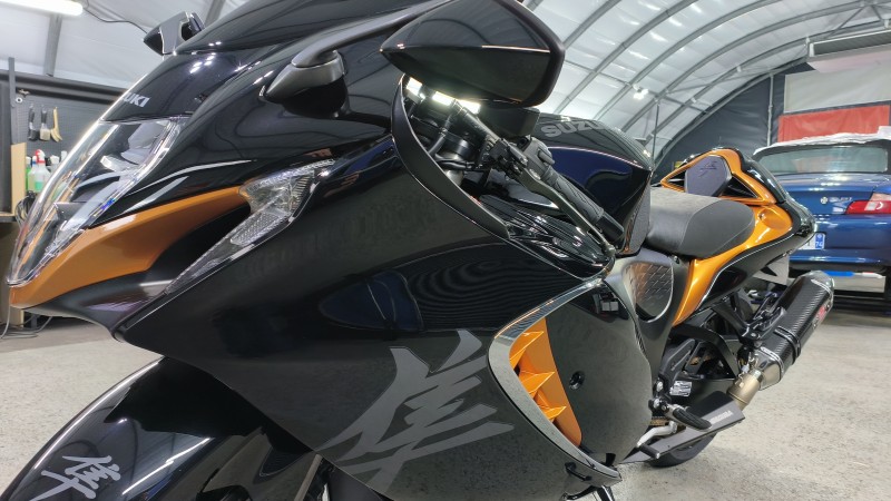 Suzuki Hayabusa - revêtement céramique Gtechniq Ultra hydrophobe longue durée près d'Annecy en Haute-Savoie