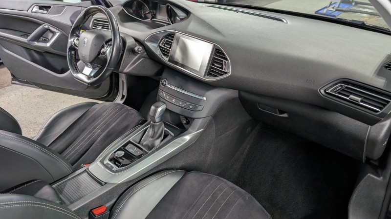 Peugeot 308 - Nettoyage complet intérieur et extérieur près d'Argonay en Haute Savoie
