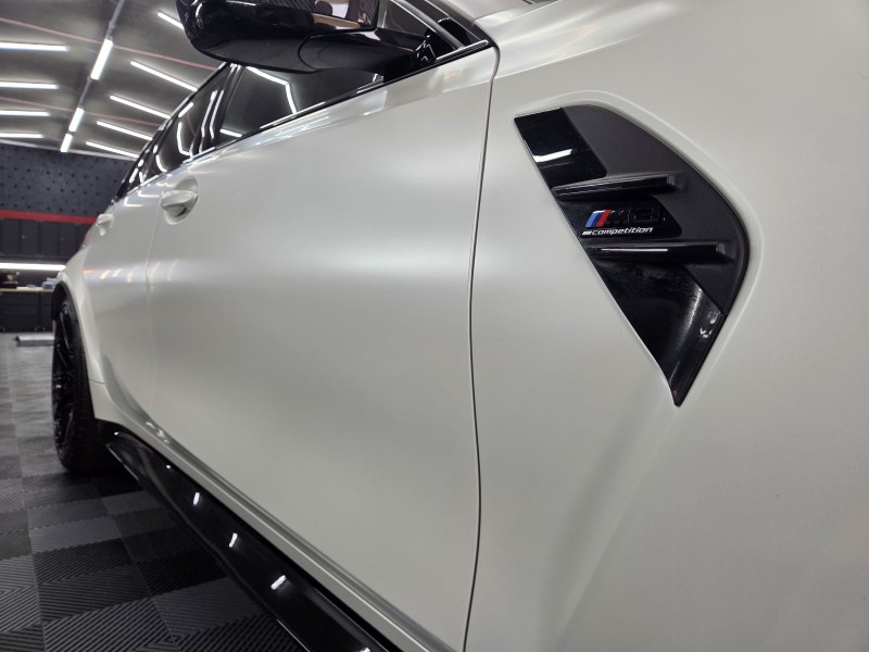 BMW M3 compétition - décontamination complète (goudron, particules ferreuse) et soin complet intérieur proche de Groisy et d’Annecy en Haute-Savoie