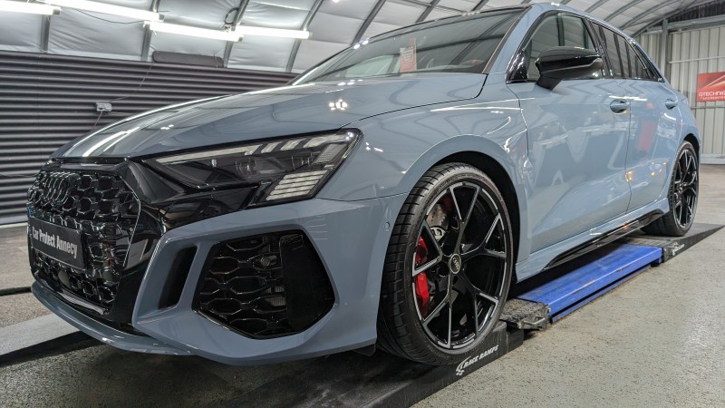 protection céramique gtechniq crystal serum ultra 10h sur une audi rs3 gris kemora près de la clusaz