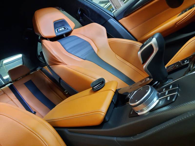 Nettoyage auto interieur et exterieur complet - forfait Full Service près d'Annecy en Haute-Savoie