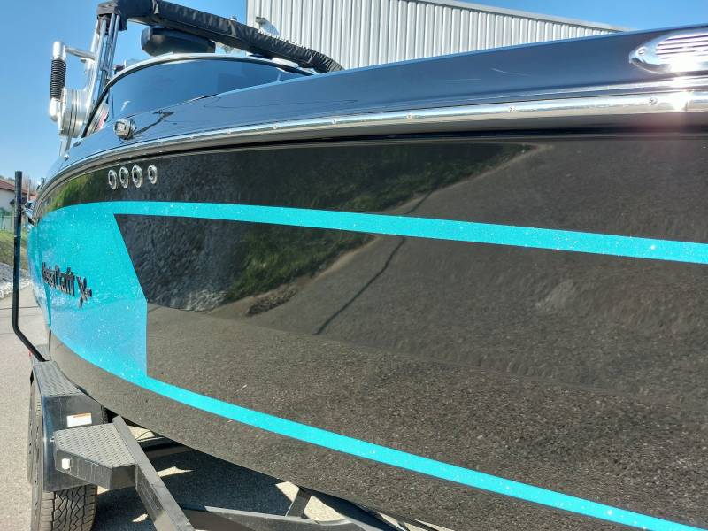 Speedboat au Lac d'Annecy - Effet hydrophobe puissant : l’eau et les salissures n’adhèrent plus à Annecy près d'aix les bains