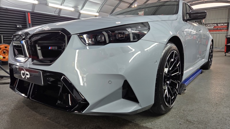 protection ceramique sur BMW M5 touring 2025 nardo grey près d'annecy en haute-savoie