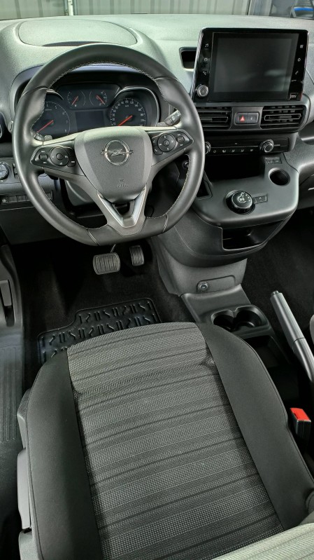 nettoyage interieur d'une Opel Combo près d'Annecy