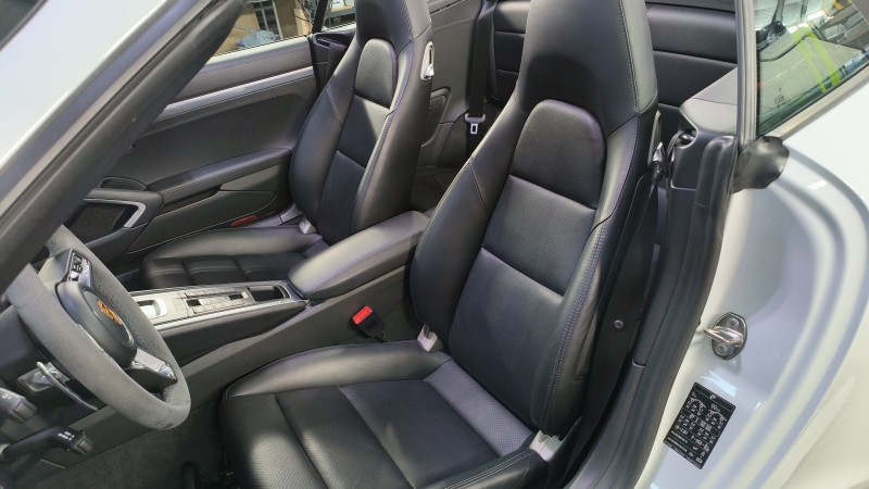 Porsche 911 Carrera 4S cabriolet - esthétique minutieuse intérieur et extérieur près de Thones en Haute-Savoie