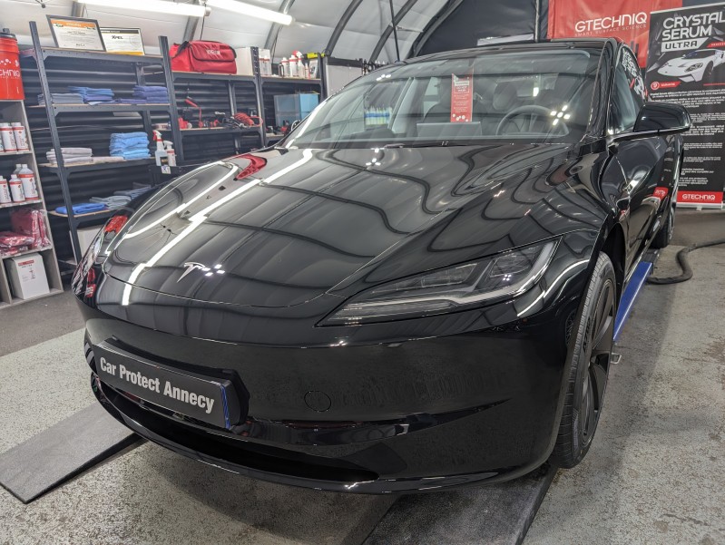 protection céramque haute performance longue durée sur une tesla model higland 2023 près de Viry