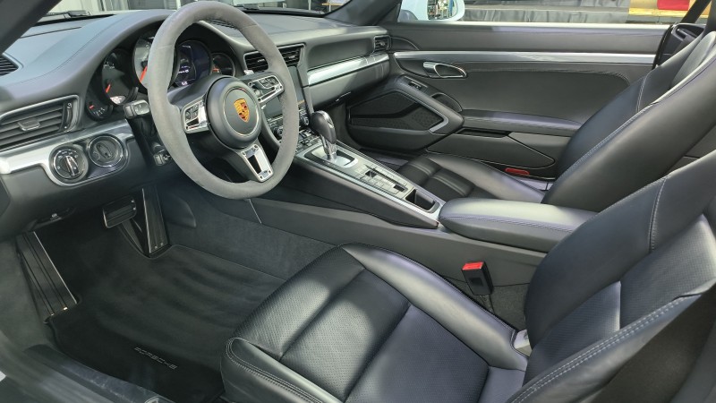 Porsche 911 Carrera 4S cabriolet - esthétique minutieuse intérieur et extérieur près de Thones en Haute-Savoie