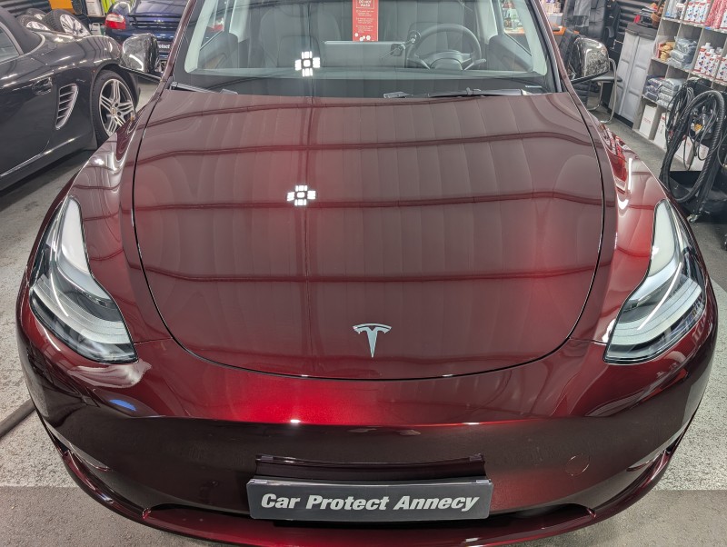 Tesla Model Y Cherry 7 places - protection céramique Gtechniq longue durée et anti micro-rayures près d'Annecy en Haute-Savoie