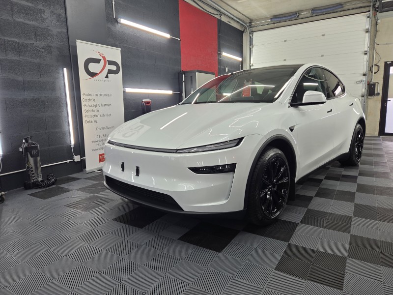 protection ceramique sur une tesla model y standart à annecy en haute-savoie