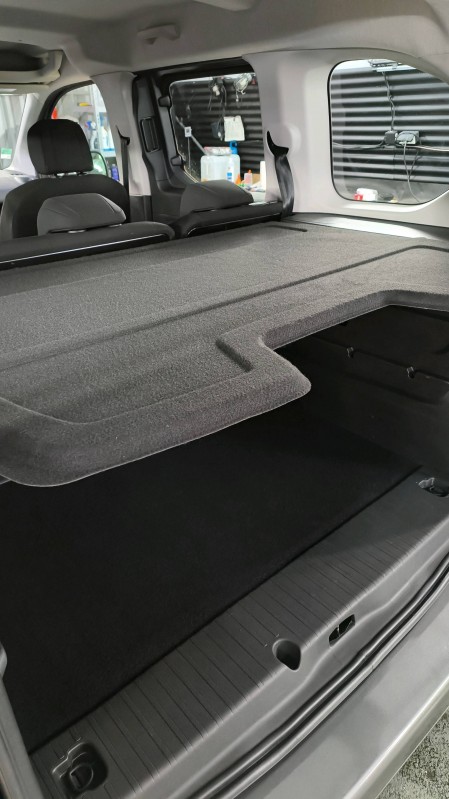 Opel Combo - Nettoyage complet intérieur et extérieur pour une préparation à la vente près de Seynod