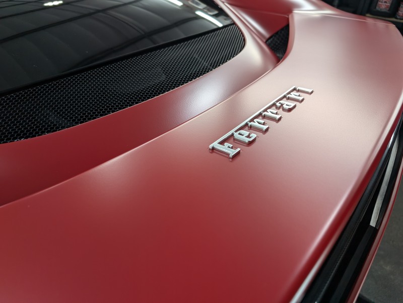 Ferrari 296 GTB Hybride Red Mat - traitement céramique Gtechniq spécifique couleur mate anti UV avec une grande facilité de lavage près d'Annecy en Haute-Savoie