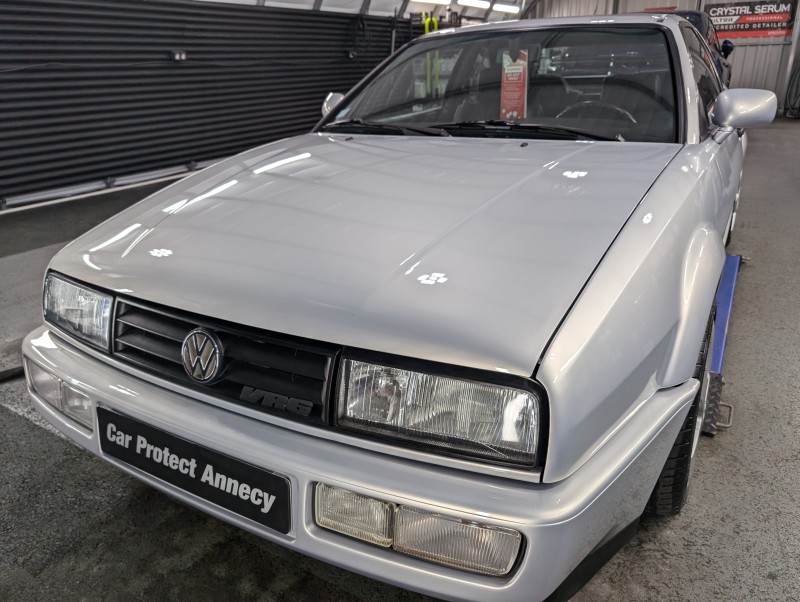 Volkswagen Corrado VR6 1992 - polissage complet et traitement céramique haute performance longue durée ultra brillant près d'Annecy en Haute-Savoie