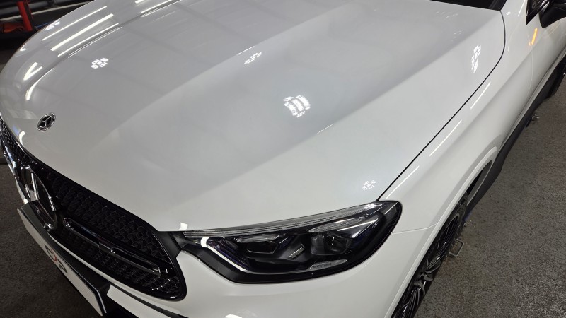 Mercedes GLC 400e 2025 - pose d’une protection céramique Gtechniq longue durée, brillance profonde avec une grande facilité de lavage à Chambéry proche d'Aix les bains en Savoie