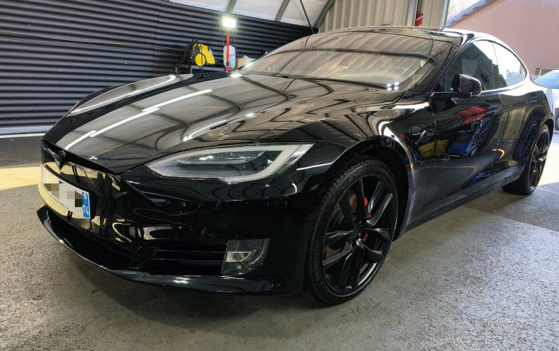 detailing complet d'une Tesla Model S près d'Annecy