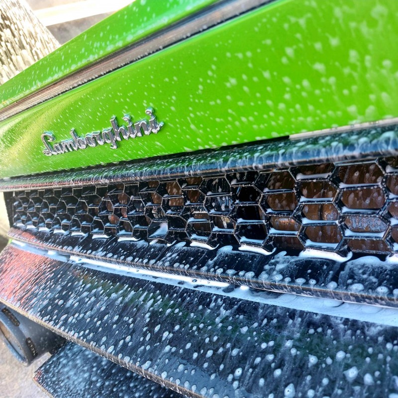 decontamination carrosserie d'une Lamborghini Huracan Performante à Annecy