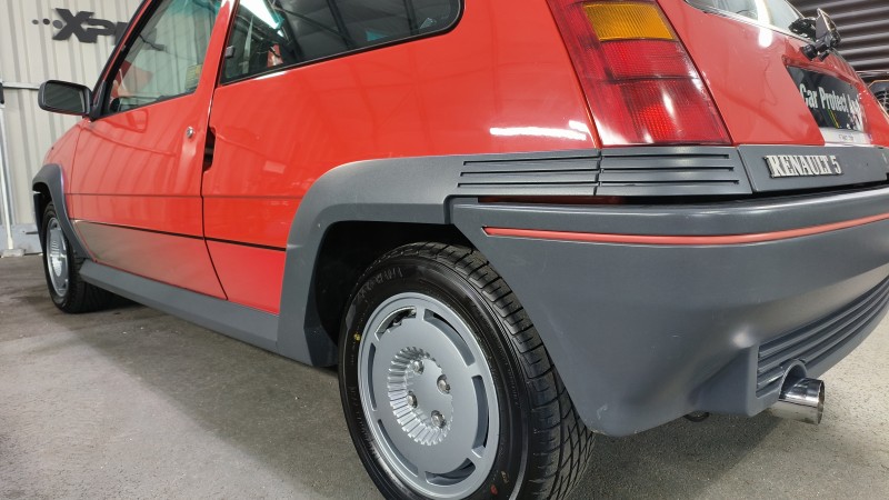 Renault Super 5 GT Turbo 1985 - Nettoyage intérieur et extérieur près de Villaz, Haute-Savoie