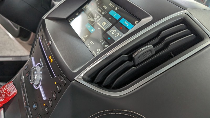 Ford S Max - nettoyage intérieur et assainissement ozone près de Villaz