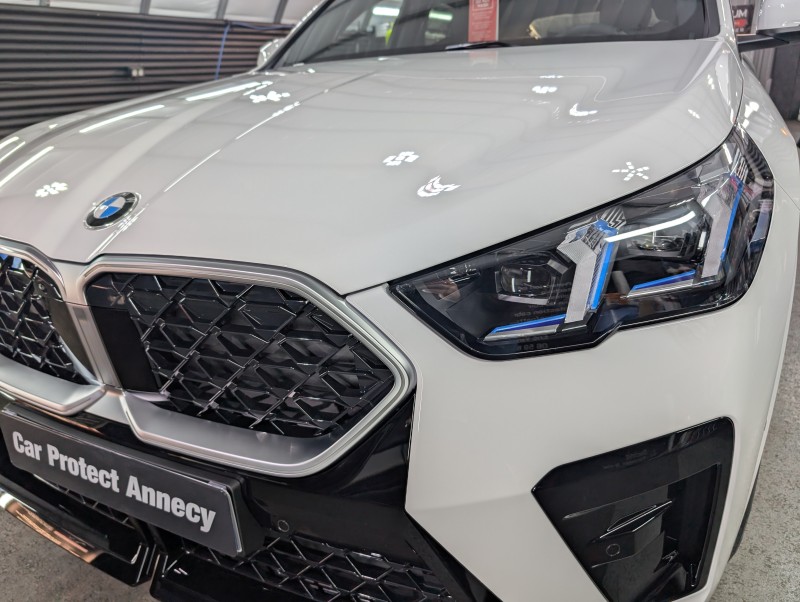 BMW X2 2024 neuf - traitement céramique Gtechniq Crystal Sérum Ultra 10H garantie 9 ans près d'Annecy en Haute-Savoie
