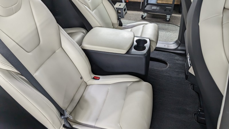 Tesla model X 110D - Nettoyage intérieur et extérieur complet avant vente près d'Annecy