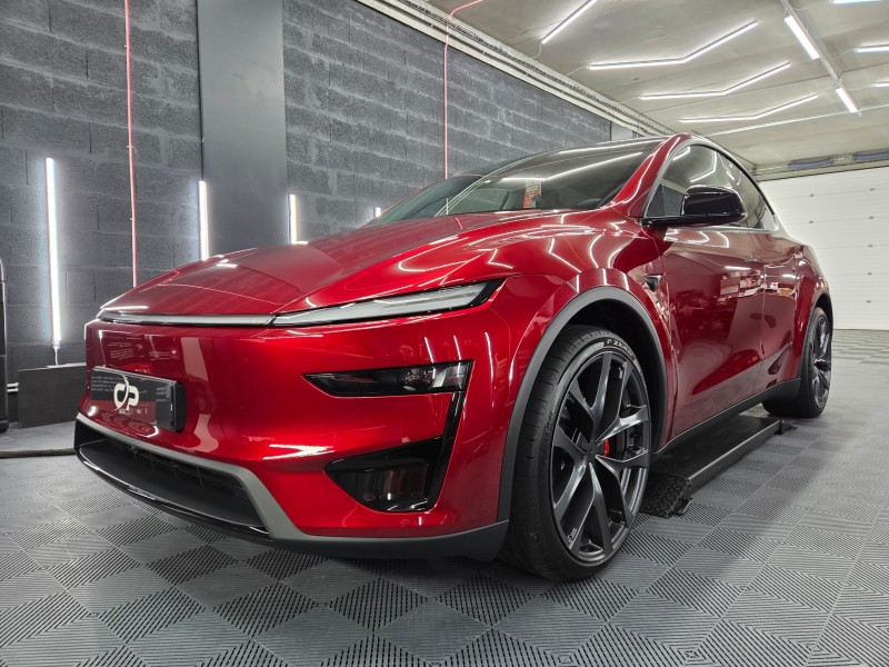Tesla model Y Performance neuve - protection complète céramique longue durée, brillance exceptionnelle et gràde facilité de lavage lavage à Chamonix proche de Cluses en Haute-Savoie