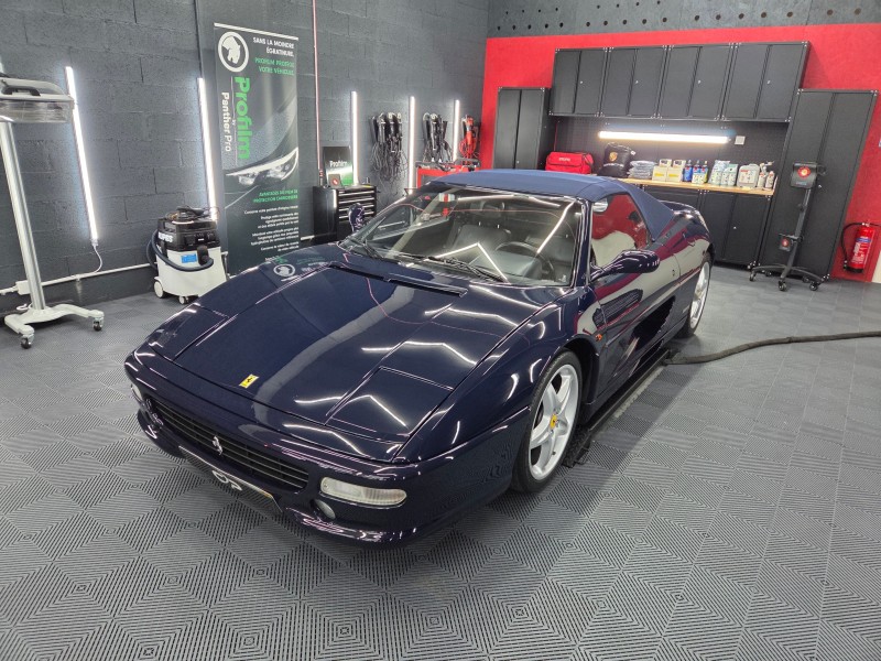 polissage et protection céramique sur une ferrari f355 spider 1998 à Annecy en haute-savoie