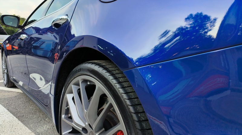 Maserati Ghibli - polissage complet et pose d'une cire Swissvax Shield, effet miroir incroyable, couleur sublimée à Argonay à Annecy proche de Cluses en Haute-Savoie