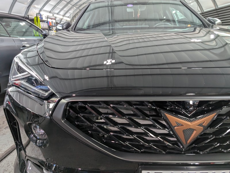 Cupra Formentor VZ5 - polissage et protection céramique Gtechniq Crystal Sérum Ultra 10H garantie 9 ans,   anti micro-rayures et brillance intense près de Genève en Suisse