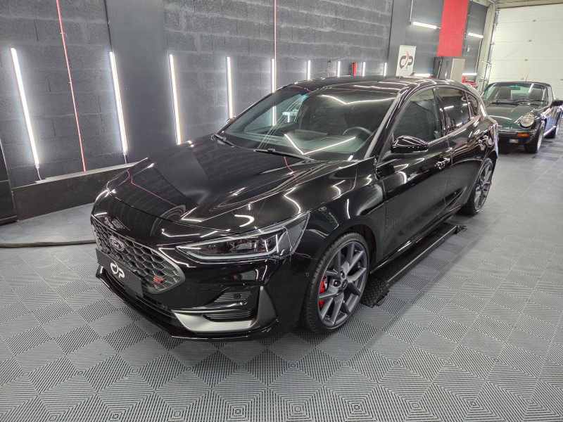 polissage et protection ceramique garantie 5 ans gtechniq sur une ford focus st à Annecy en haute-savoie