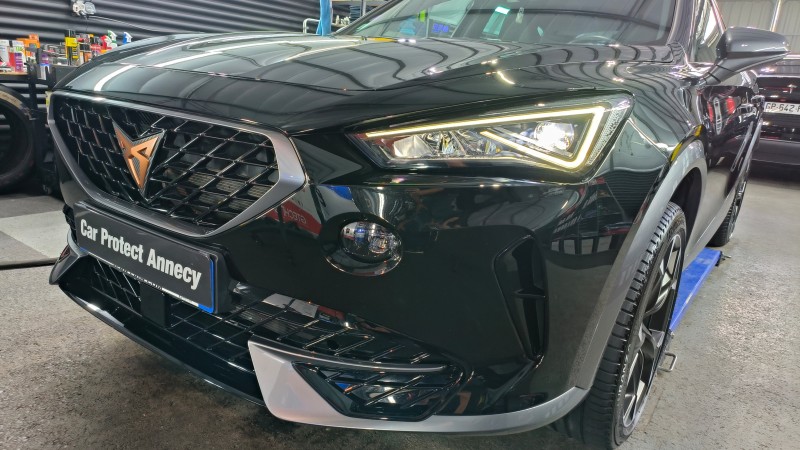 Cupra Formentor Noire 2023 - traitement céramique anti micro-rayures et ultra hydrophobe Gtechniq Crystal Sérum Ultra 9 ans à Annemasse proche de Archamps en Haute-Savoie