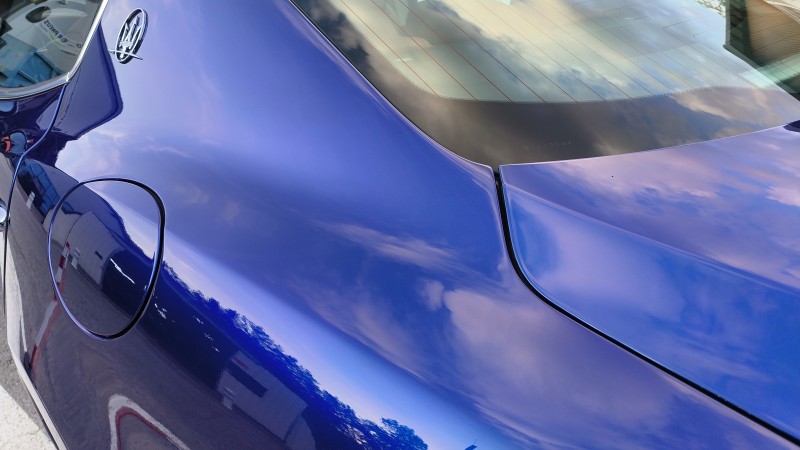 Maserati Ghibli - polissage complet et pose d'une cire Swissvax Shield, effet miroir incroyable, couleur sublimée à Argonay à Annecy proche de Cluses en Haute-Savoie