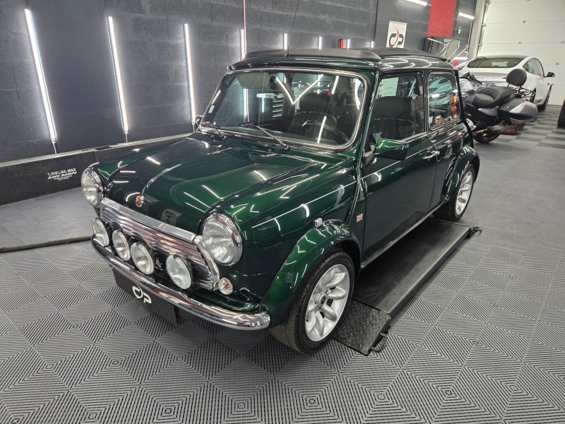 polissage + lustrage + protection ceramique Gtechniq sur une mini classic de 2000 à Annecy en haute-savoie