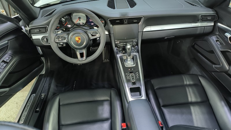 Porsche 911 Carrera 4S cabriolet - esthétique minutieuse intérieur et extérieur près de Thones en Haute-Savoie