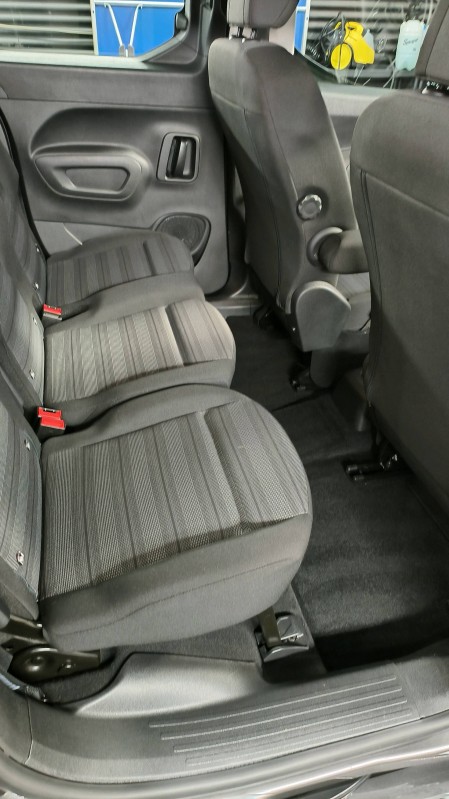 nettoyage complet intéreieur d'une Opel Combo près d'Annecy