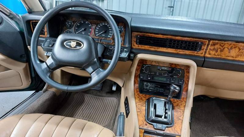 Jaguar XJ - Detailing complet intérieur extérieur  près de Talloires en Haute-Savoie
