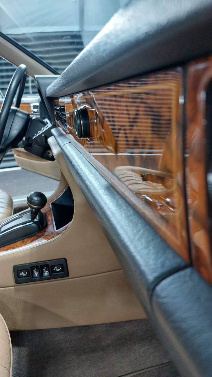 Jaguar XJ - Detailing complet intérieur extérieur  près de Talloires en Haute-Savoie
