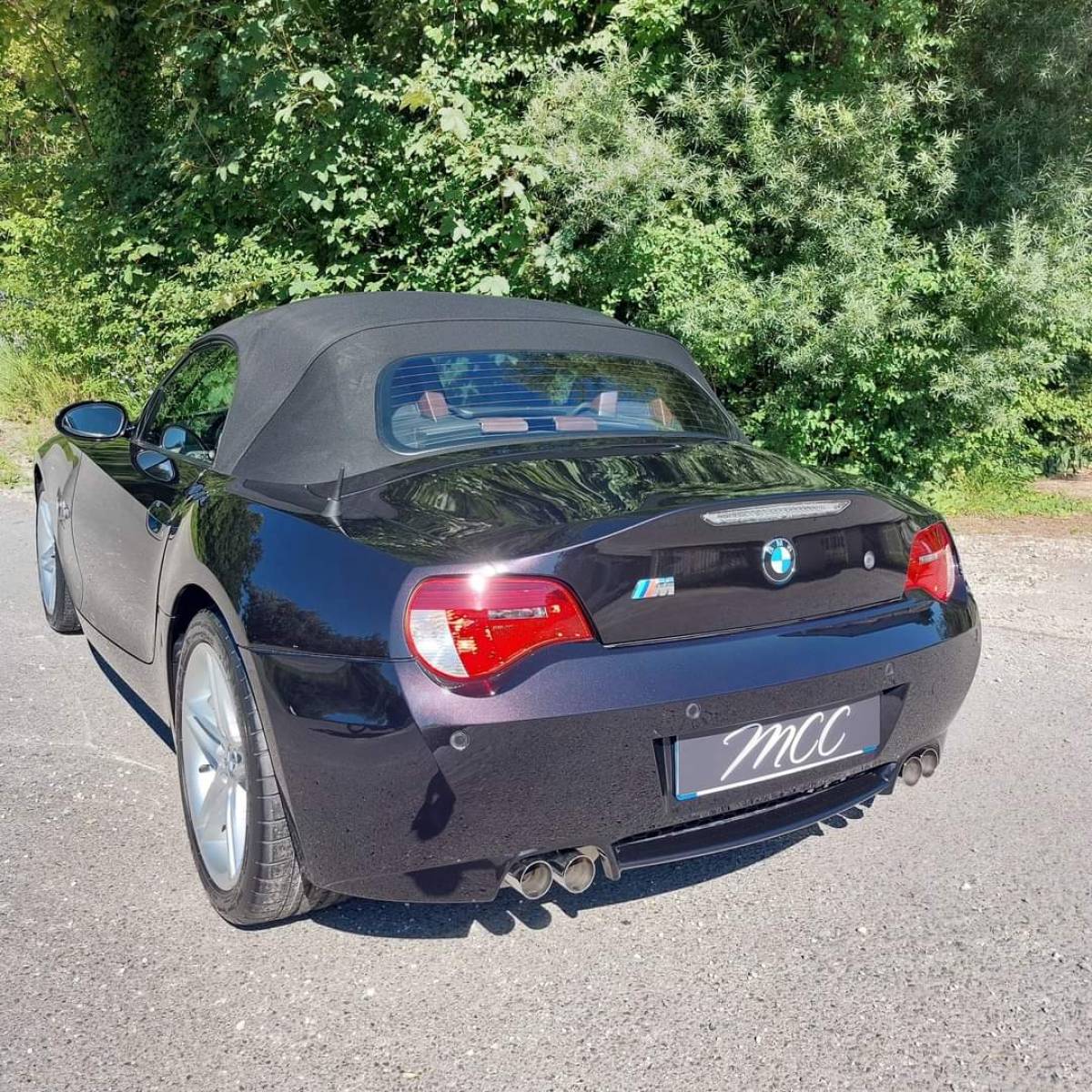 BMW Z4 - Polissage de correction et de finition ultra brillant avec pose d'une cire carnauba près d'Annecy en Haute-Savoie
