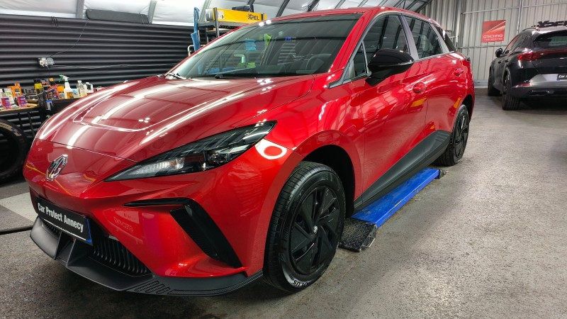 protection céramique longue durée anti UV Gtechniq sur une MG 4 rouge neuve près de Vaulx en Haute-Savoie