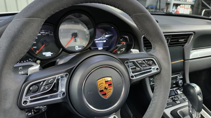 Porsche 911 Carrera 4S cabriolet - esthétique minutieuse intérieur et extérieur près de Thones en Haute-Savoie