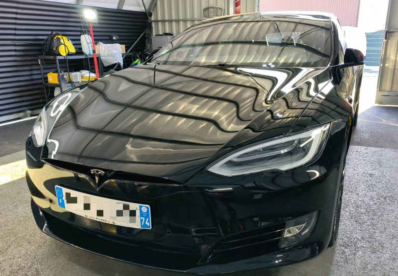 nettoyage complet d'une Tesla Model S près d'Annecy
