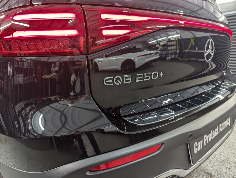 Mercedes EQB 250+ - traitement céramique Gtechniq Ultra-durable et résistant près de Thoiry dans l'Ain