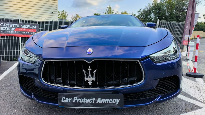 Maserati Ghibli - polissage complet et pose d'une cire Swissvax Shield, effet miroir incroyable, couleur sublimée à Argonay à Annecy proche de Cluses en Haute-Savoie
