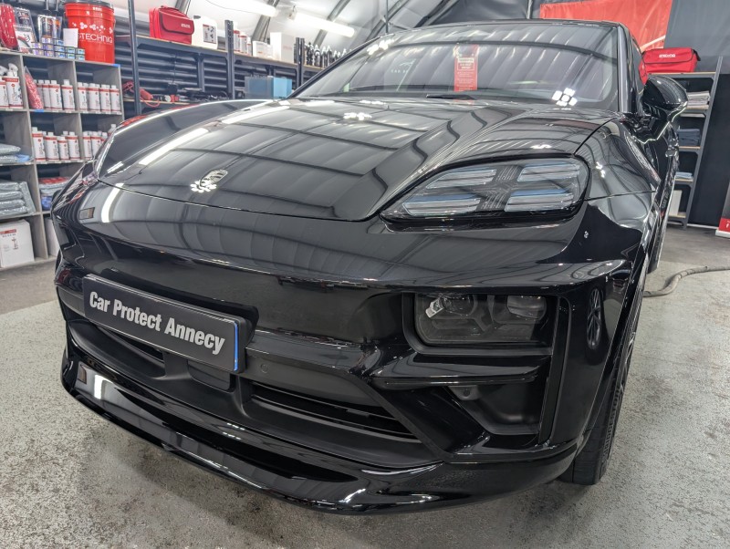 Porsche Macan Turbo electric 2025 - traitement céramique Gtechniq longue durée, anti micro-rayures, lavages facilités, près d'Annecy en Haute-Savoie