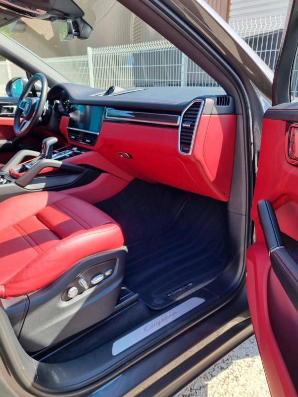 nettoyage d'une Porsche Cayenne à Annecy