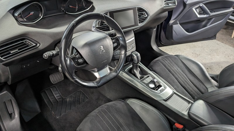 Peugeot 308 - Nettoyage complet intérieur et extérieur près d'Argonay en Haute Savoie