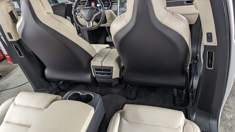 Tesla model X 110D - Nettoyage intérieur et extérieur complet avant vente près d'Annecy