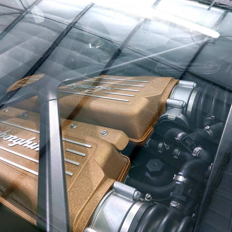 Lamborghini Huracan Performante - Nettoyage de décontamination et pressing interieur avant vente près de Pringy en Haute-Savoie