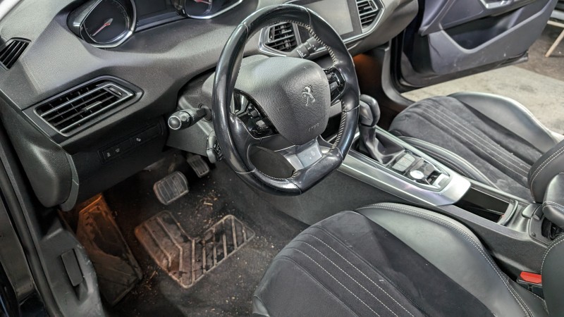 Peugeot 308 - Nettoyage complet intérieur et extérieur près d'Argonay en Haute Savoie